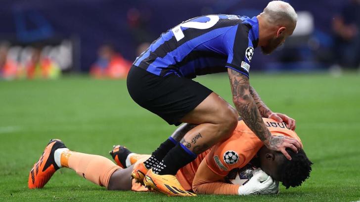 United to bid for Onana with De Gea 5/2 for Saudi switch